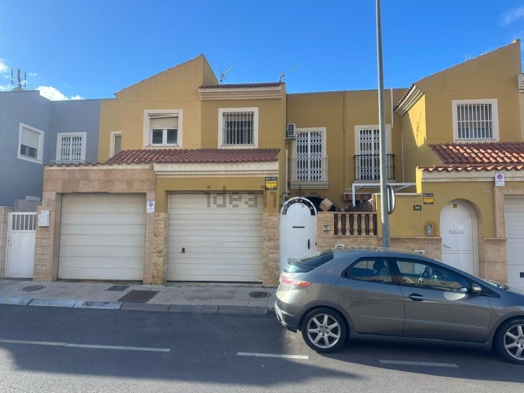 Chalet adosado en venta en Calle Río Ebro, Almería, 3 Habitaciones Habitaciones, 0 ,2 BañoBaño,Chalet,En Venta,Chalet adosado en venta en Calle Río Ebro,0,1028